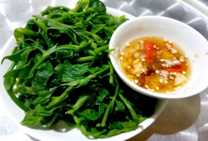Tháng giêng ăn đọt đậu bùi...