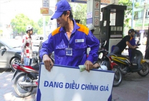 Giá xăng tiếp tục tăng mạnh