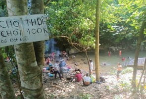 NÚI THÀNH- Hố Giang Thơm bị rác sinh hoạt bủa vây