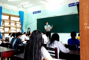 Tuyển dụng gần 1.900 giáo viên và nhân viên trường học
