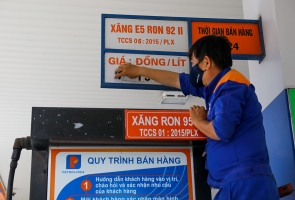 Ngày mai giá xăng sẽ giảm mạnh lần thứ 5 liên tiếp