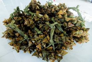 Ngày Tết Đoan ngọ làm bánh ú tro