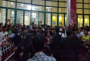 VTV Cup 2019: Khán giả bức xúc không được vào dù mở cửa tự do
